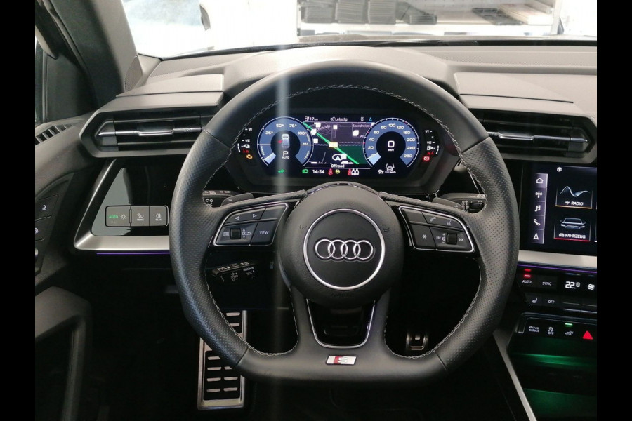 Audi A3 Sportback 45 TFSI e S-LINE ** LED, VIRTUAL, PANORAMA, ACC, SPOORASS, CAMERA ** 1e EIG - Slechts 18.500 km. ** ** INFORMEER OOK NAAR ONZE AANTREKKELIJKE FINANCIAL-LEASE TARIEVEN **