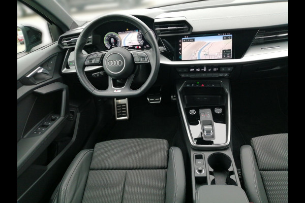 Audi A3 Sportback 40 TFSI e S-LINE ** LED, VIRTUAL, PANORAMA, ACC, 18-inch LMV, SPIEGELPACK ** 1e Eig - Slechts 25.500 km. ** ** INFORMEER OOK NAAR ONZE AANTREKKELIJKE FINANCIAL-LEASE TARIEVEN **