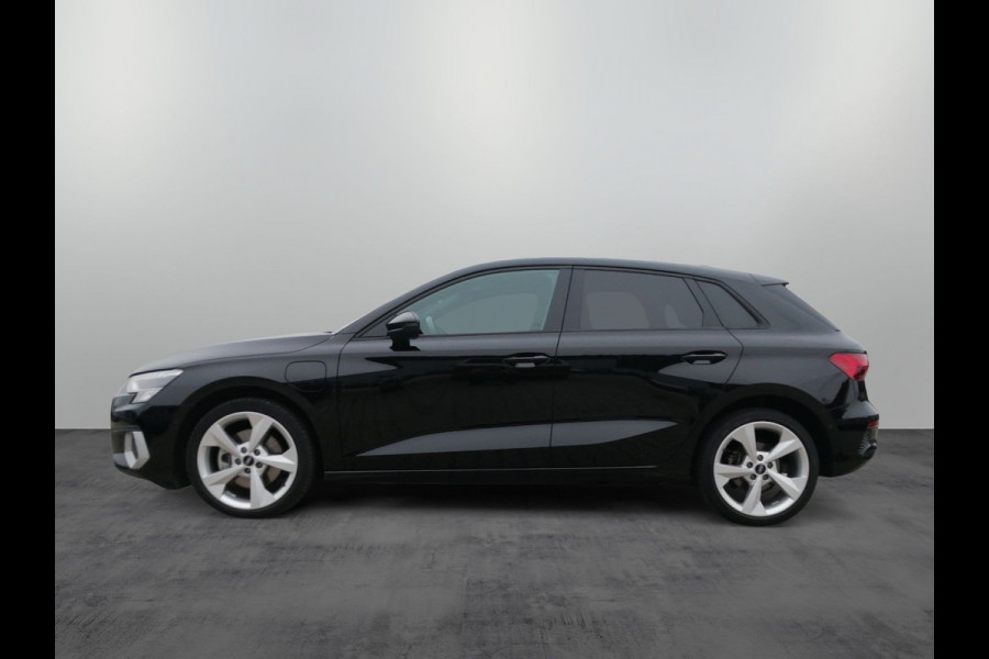 Audi A3 Sportback 40 TFSI e S-LINE ** LED, VIRTUAL, PANORAMA, ACC, 18-inch LMV, SPIEGELPACK ** 1e Eig - Slechts 25.500 km. ** ** INFORMEER OOK NAAR ONZE AANTREKKELIJKE FINANCIAL-LEASE TARIEVEN **