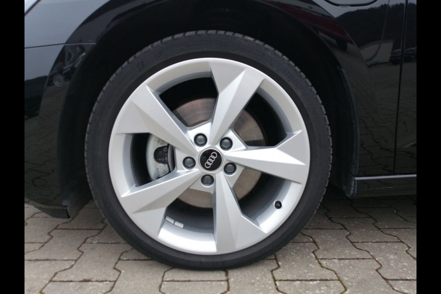 Audi A3 Sportback 40 TFSI e S-LINE ** LED, VIRTUAL, PANORAMA, ACC, 18-inch LMV, SPIEGELPACK ** 1e Eig - Slechts 25.500 km. ** ** INFORMEER OOK NAAR ONZE AANTREKKELIJKE FINANCIAL-LEASE TARIEVEN **