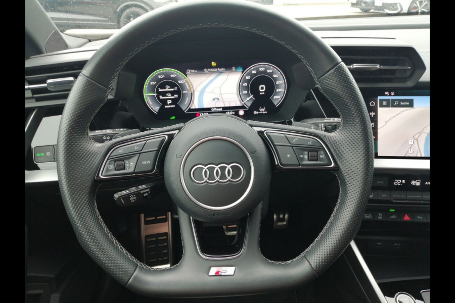 Audi A3 Sportback 40 TFSI e S-LINE ** LED, VIRTUAL, PANORAMA, ACC, 18-inch LMV, SPIEGELPACK ** 1e Eig - Slechts 25.500 km. ** ** INFORMEER OOK NAAR ONZE AANTREKKELIJKE FINANCIAL-LEASE TARIEVEN **