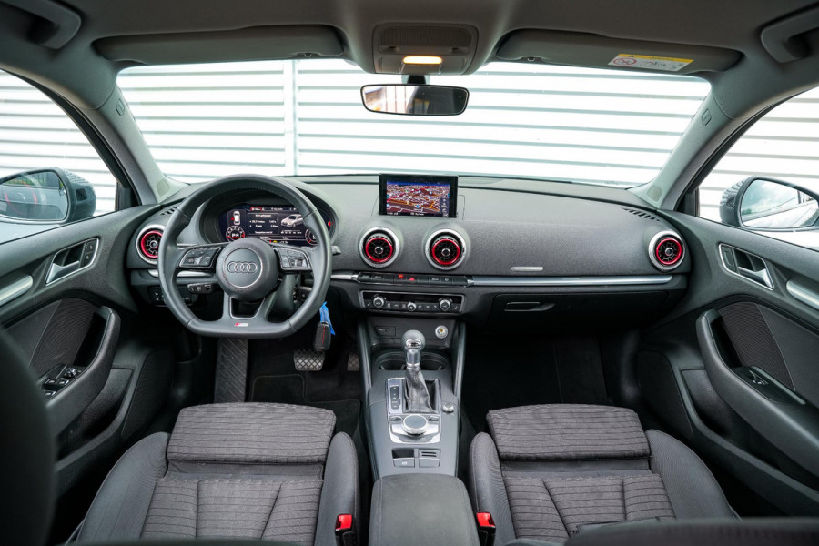 Audi A3 Sportback 35 TFSI CoD Advance Sport S Line Virtual Dash ACC 19" LMV Stoelverw. Clima