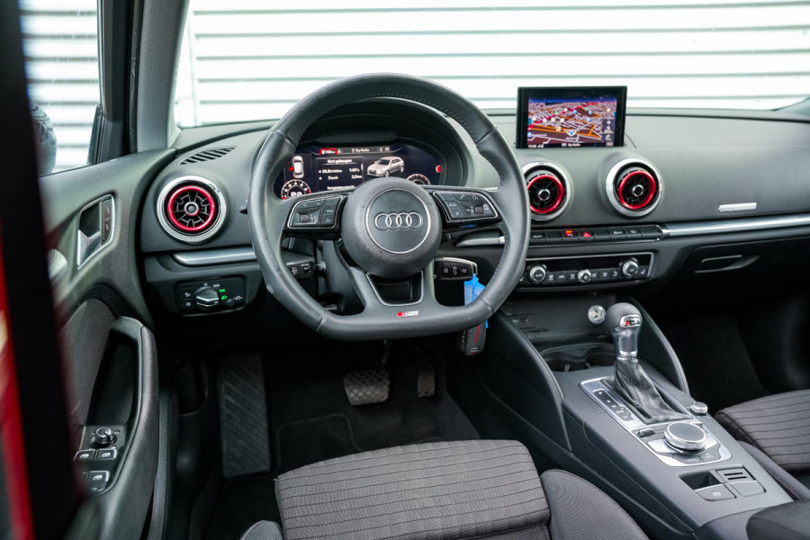 Audi A3 Sportback 35 TFSI CoD Advance Sport S Line Virtual Dash ACC 19" LMV Stoelverw. Clima