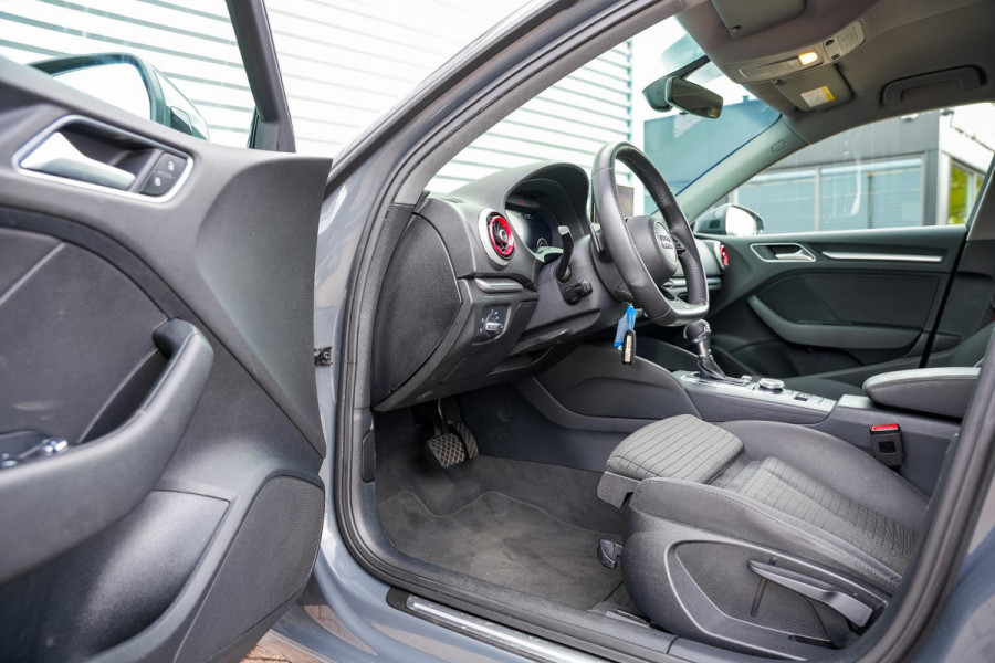 Audi A3 Sportback 35 TFSI CoD Advance Sport S Line Virtual Dash ACC 19" LMV Stoelverw. Clima