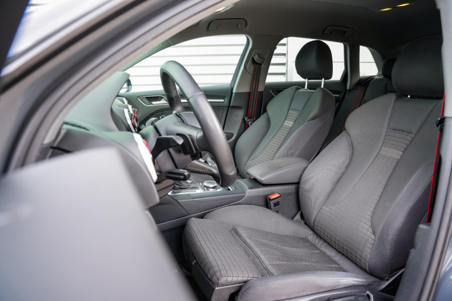 Audi A3 Sportback 35 TFSI CoD Advance Sport S Line Virtual Dash ACC 19" LMV Stoelverw. Clima