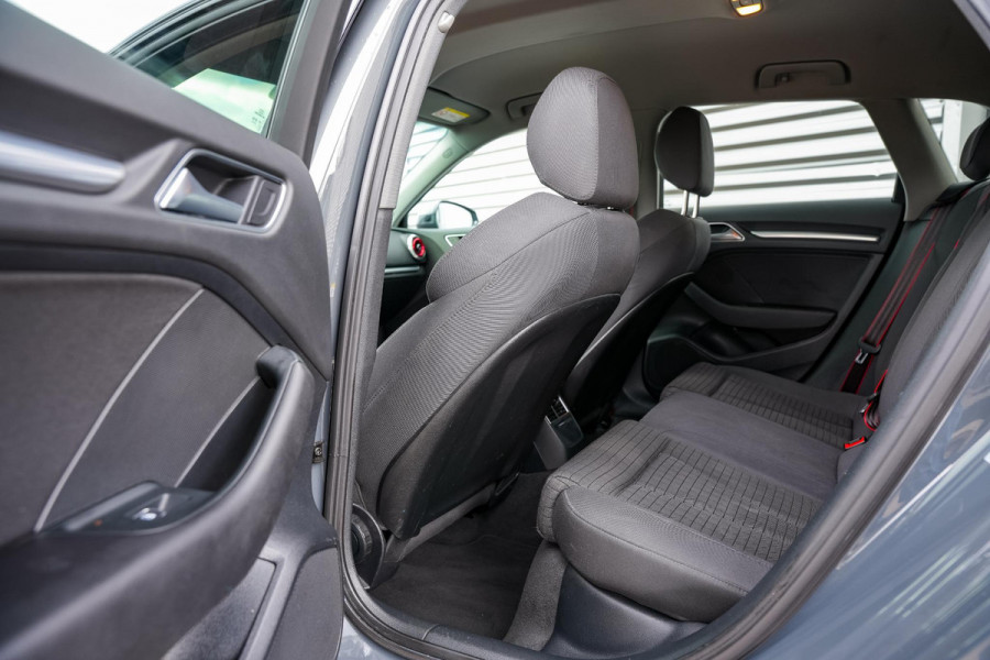 Audi A3 Sportback 35 TFSI CoD Advance Sport S Line Virtual Dash ACC 19" LMV Stoelverw. Clima