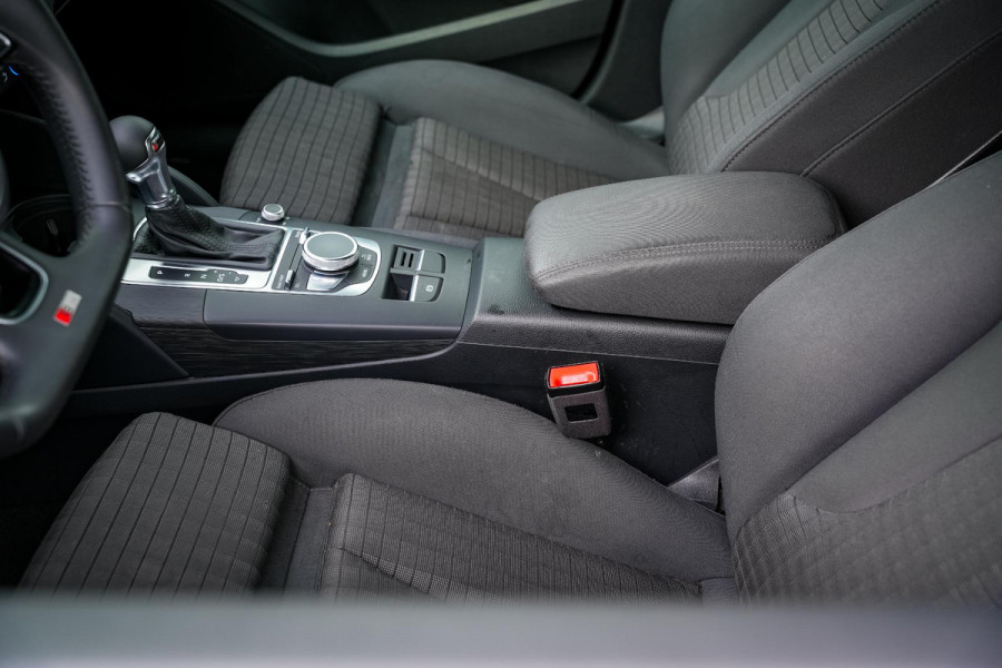 Audi A3 Sportback 35 TFSI CoD Advance Sport S Line Virtual Dash ACC 19" LMV Stoelverw. Clima