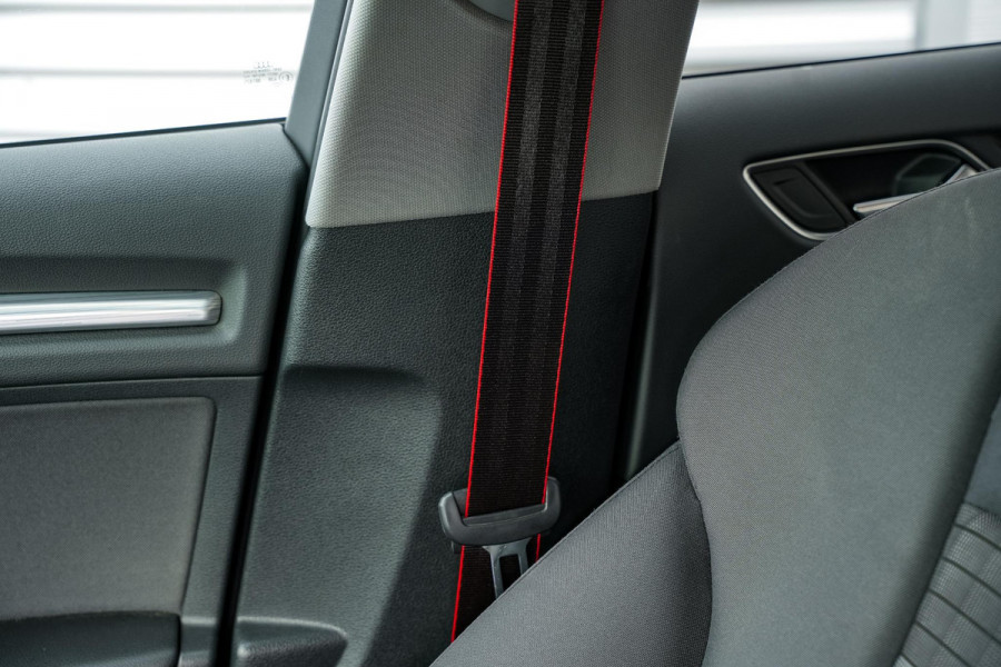 Audi A3 Sportback 35 TFSI CoD Advance Sport S Line Virtual Dash ACC 19" LMV Stoelverw. Clima