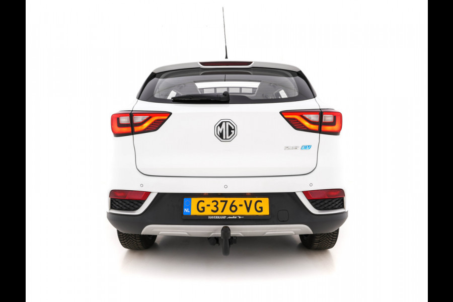 MG ZS EV Luxury 45 kWh (INCL-BTW) *PANO | FULL-LEATHER | CCS-FASTLOADER | KEYLESS | NAVI-FULLMAP | ADAPTIVE-CRUISE | CAMERA | HEATED-SEATS | CARPLAY | LANE-ASSIST | SPORT-SEATS | TOWBAR | 17"ALU*