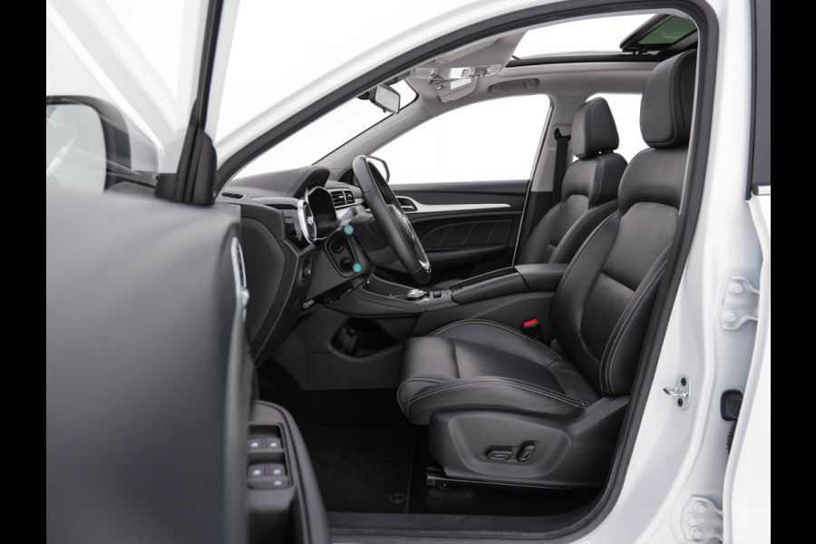 MG ZS EV Luxury 45 kWh (INCL-BTW) *PANO | FULL-LEATHER | CCS-FASTLOADER | KEYLESS | NAVI-FULLMAP | ADAPTIVE-CRUISE | CAMERA | HEATED-SEATS | CARPLAY | LANE-ASSIST | SPORT-SEATS | TOWBAR | 17"ALU*