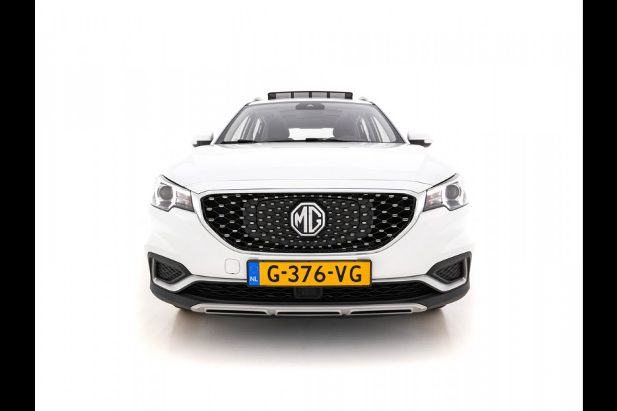 MG ZS EV Luxury 45 kWh (INCL-BTW) *PANO | FULL-LEATHER | CCS-FASTLOADER | KEYLESS | NAVI-FULLMAP | ADAPTIVE-CRUISE | CAMERA | HEATED-SEATS | CARPLAY | LANE-ASSIST | SPORT-SEATS | TOWBAR | 17"ALU*