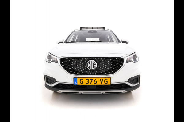 MG ZS EV Luxury 45 kWh (INCL-BTW) *PANO | FULL-LEATHER | CCS-FASTLOADER | KEYLESS | NAVI-FULLMAP | ADAPTIVE-CRUISE | CAMERA | HEATED-SEATS | CARPLAY | LANE-ASSIST | SPORT-SEATS | TOWBAR | 17"ALU*