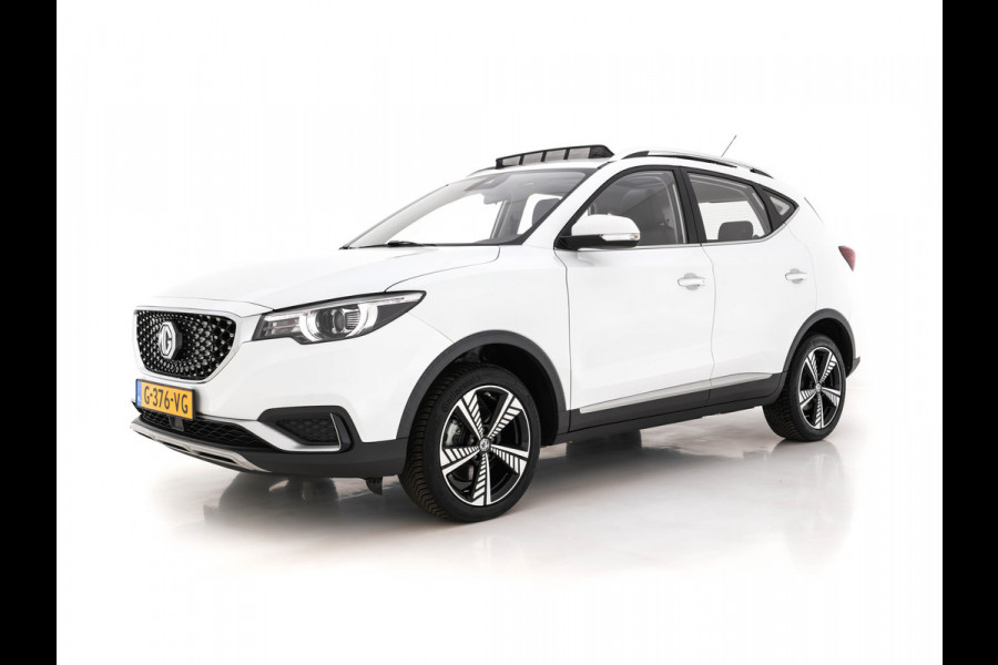 MG ZS EV Luxury 45 kWh (INCL-BTW) *PANO | FULL-LEATHER | CCS-FASTLOADER | KEYLESS | NAVI-FULLMAP | ADAPTIVE-CRUISE | CAMERA | HEATED-SEATS | CARPLAY | LANE-ASSIST | SPORT-SEATS | TOWBAR | 17"ALU*