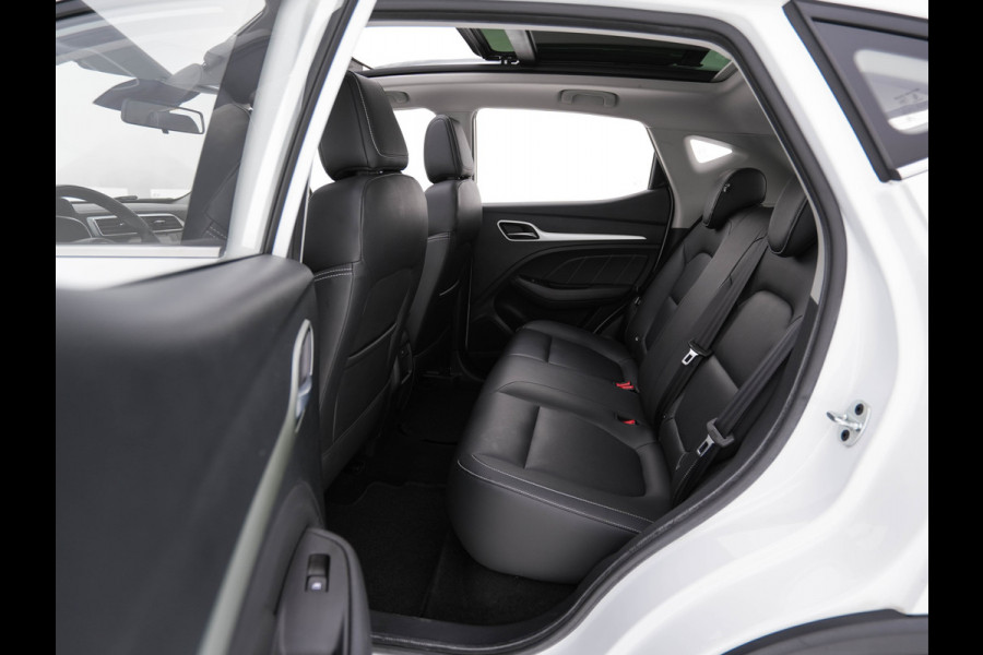 MG ZS EV Luxury 45 kWh (INCL-BTW) *PANO | FULL-LEATHER | CCS-FASTLOADER | KEYLESS | NAVI-FULLMAP | ADAPTIVE-CRUISE | CAMERA | HEATED-SEATS | CARPLAY | LANE-ASSIST | SPORT-SEATS | TOWBAR | 17"ALU*
