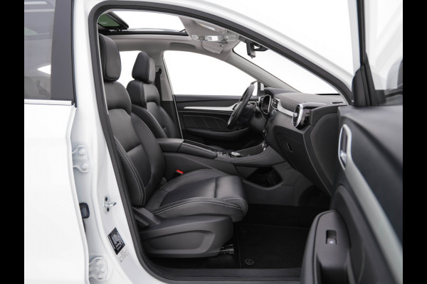 MG ZS EV Luxury 45 kWh (INCL-BTW) *PANO | FULL-LEATHER | CCS-FASTLOADER | KEYLESS | NAVI-FULLMAP | ADAPTIVE-CRUISE | CAMERA | HEATED-SEATS | CARPLAY | LANE-ASSIST | SPORT-SEATS | TOWBAR | 17"ALU*