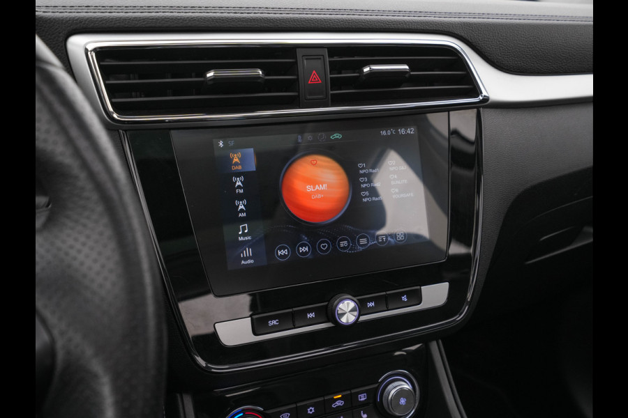 MG ZS EV Luxury 45 kWh (INCL-BTW) *PANO | FULL-LEATHER | CCS-FASTLOADER | KEYLESS | NAVI-FULLMAP | ADAPTIVE-CRUISE | CAMERA | HEATED-SEATS | CARPLAY | LANE-ASSIST | SPORT-SEATS | TOWBAR | 17"ALU*