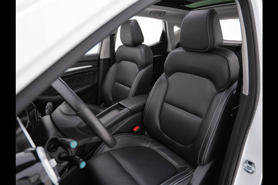 MG ZS EV Luxury 45 kWh (INCL-BTW) *PANO | FULL-LEATHER | CCS-FASTLOADER | KEYLESS | NAVI-FULLMAP | ADAPTIVE-CRUISE | CAMERA | HEATED-SEATS | CARPLAY | LANE-ASSIST | SPORT-SEATS | TOWBAR | 17"ALU*