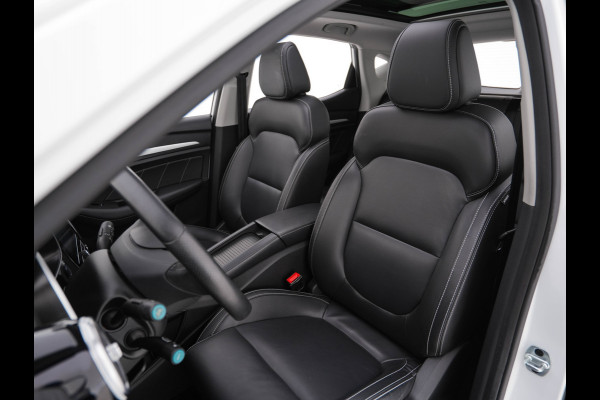 MG ZS EV Luxury 45 kWh (INCL-BTW) *PANO | FULL-LEATHER | CCS-FASTLOADER | KEYLESS | NAVI-FULLMAP | ADAPTIVE-CRUISE | CAMERA | HEATED-SEATS | CARPLAY | LANE-ASSIST | SPORT-SEATS | TOWBAR | 17"ALU*