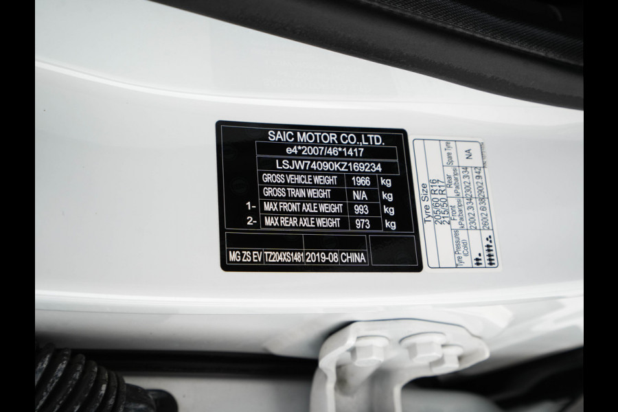 MG ZS EV Luxury 45 kWh (INCL-BTW) *PANO | FULL-LEATHER | CCS-FASTLOADER | KEYLESS | NAVI-FULLMAP | ADAPTIVE-CRUISE | CAMERA | HEATED-SEATS | CARPLAY | LANE-ASSIST | SPORT-SEATS | TOWBAR | 17"ALU*