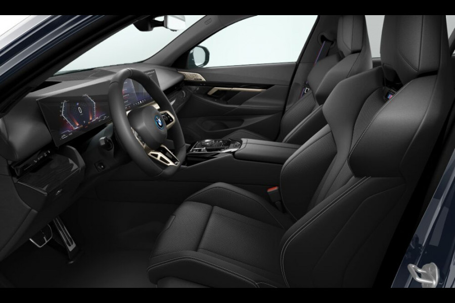 BMW 5 Serie Touring 550e xDrive - M-Sport Pro - Pano - M-Sportzetels - Bowers & Wilkins - Trekhaak