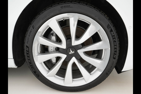 Tesla Model 3 Standard RWD Plus 60 kWh [ 3-Fase ] (INCL-BTW) Aut. *PANO | AUTO-PILOT | NAPPA-LEATHER | KEYLESS | FULL-LED | MEMORY-PACK | SURROUND-VIEW | DAB | CARPLAY | DIGI-COCKPIT | LANE-ASSIST | COMFORT-SEATS | 19"ALU*