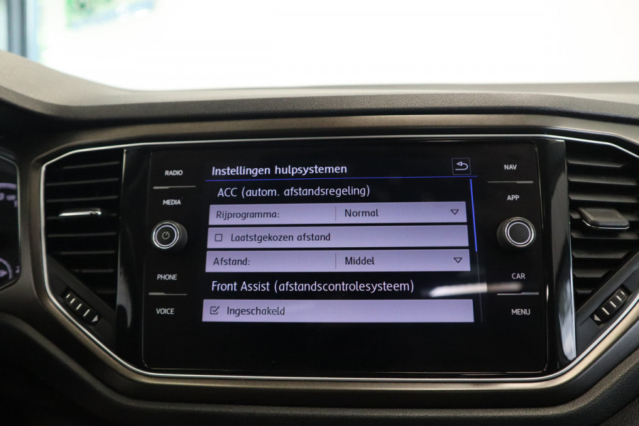 Volkswagen T-Roc 1.5 TSI Style 150pk Panoramadak Full-Led 18'lmv