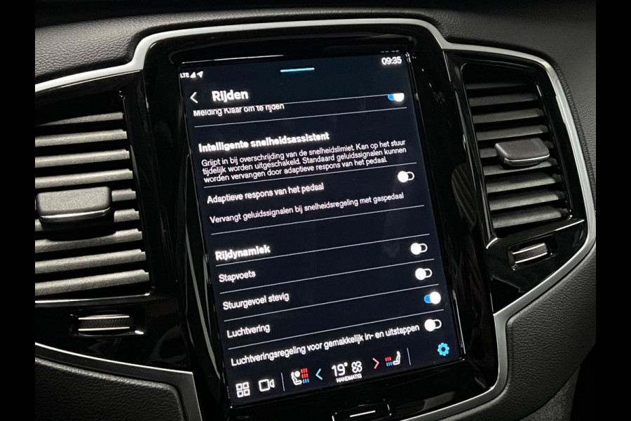 Volvo XC90 Recharge T8 AWD Ultimate Dark | Open dak | Luchtvering | Massage | Bowers&Wilkins | Adapt. Cruise | Geventileerde stoel