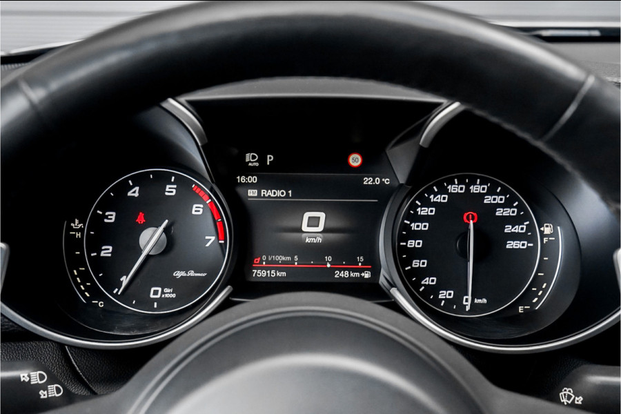 Alfa Romeo Giulia 2.0 T Veloce AWD Facelift CarPlay Leder 19"