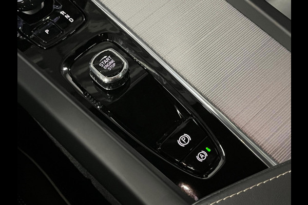 Volvo XC60 Recharge T6 AWD Black Edition Plus | Open dak | Adapt. Cruise | BLIS | 360 Camera |