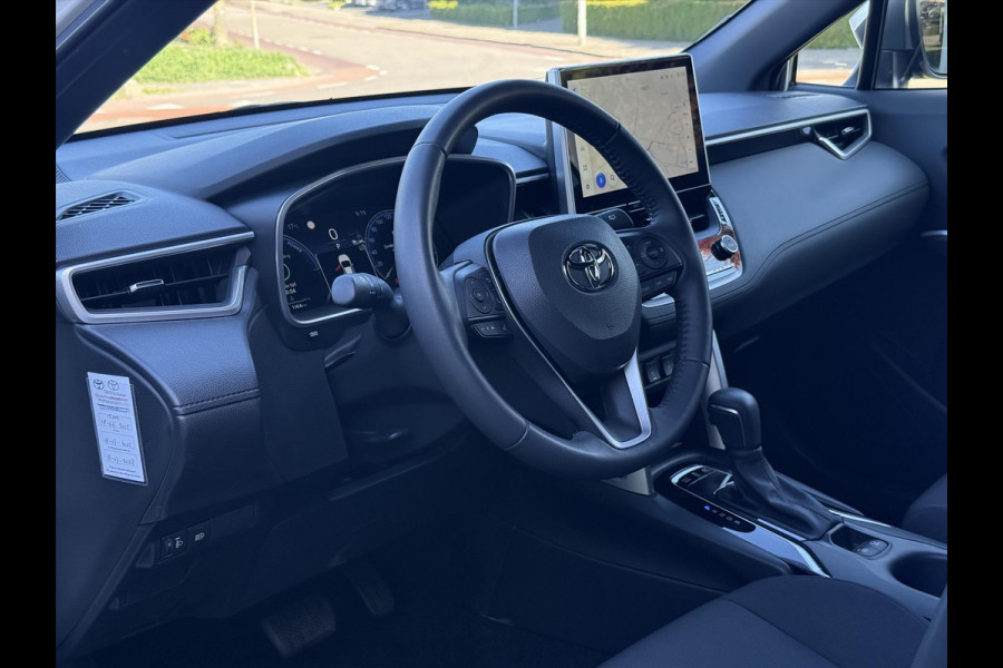 Toyota Corolla Cross 2.0 High Power Hybrid Style | Eerste eigenaar, Dodehoekherkenning, Parkeersensoren, Stoel + Stuurverwarming, Parelmoer wit