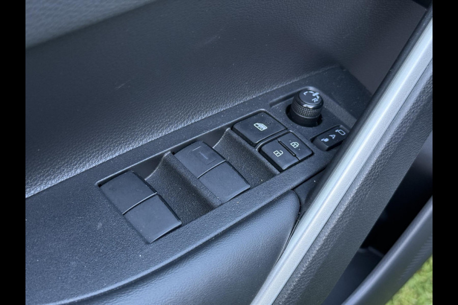 Toyota Corolla Cross 2.0 High Power Hybrid Style | Eerste eigenaar, Dodehoekherkenning, Parkeersensoren, Stoel + Stuurverwarming, Parelmoer wit