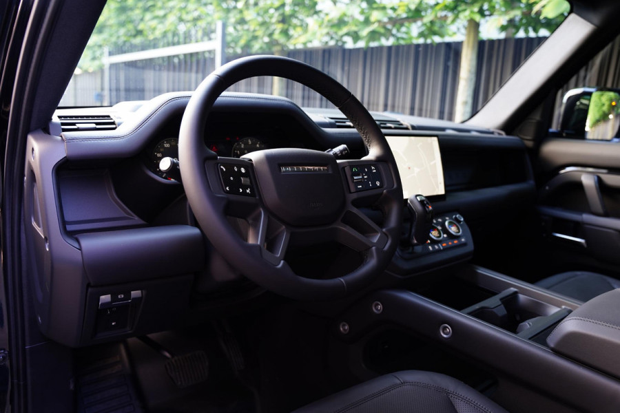 Land Rover Defender 110 P300e 110 X-Dynamic HSE 22 Inch