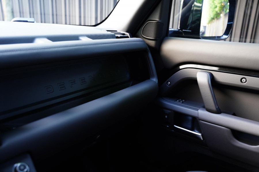 Land Rover Defender 110 P300e 110 X-Dynamic HSE 22 Inch