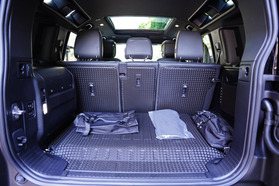 Land Rover Defender 110 P300e 110 X-Dynamic HSE 22 Inch