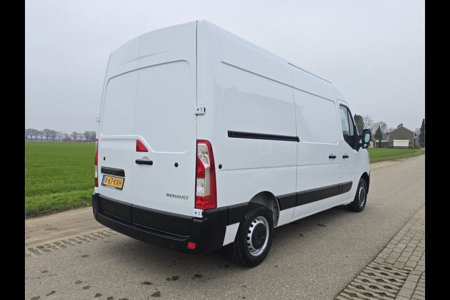 Renault Master T33 2.3 dCi 135 L2 H2 Comfort 135 Pk - Euro 6 - Airco - Cruise Control