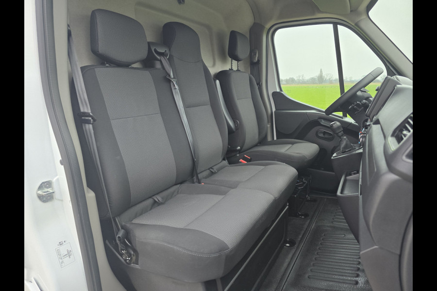 Renault Master T33 2.3 dCi 135 L2 H2 Comfort 135 Pk - Euro 6 - Airco - Cruise Control