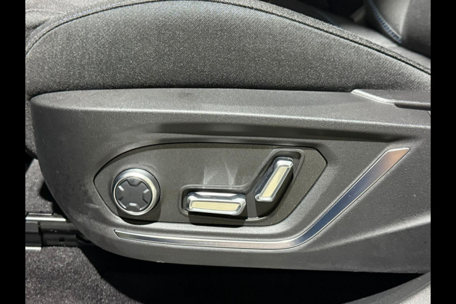 Lynk & Co 01 1.5 Mild Hybride/PANO/ACC/CAMERA/BLIS/APPLE-CARPLAY