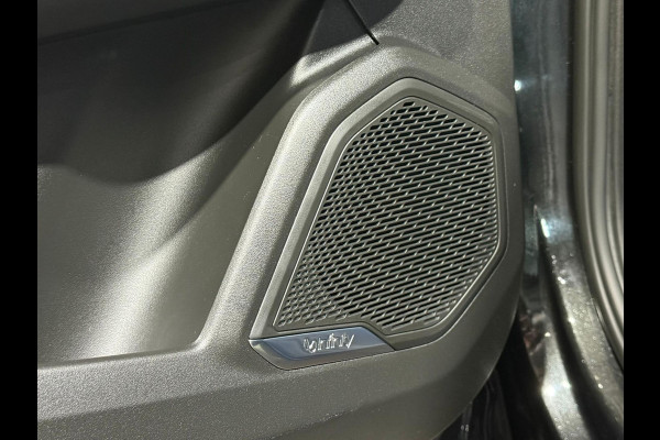 Lynk & Co 01 1.5 Mild Hybride/PANO/ACC/CAMERA/BLIS/APPLE-CARPLAY