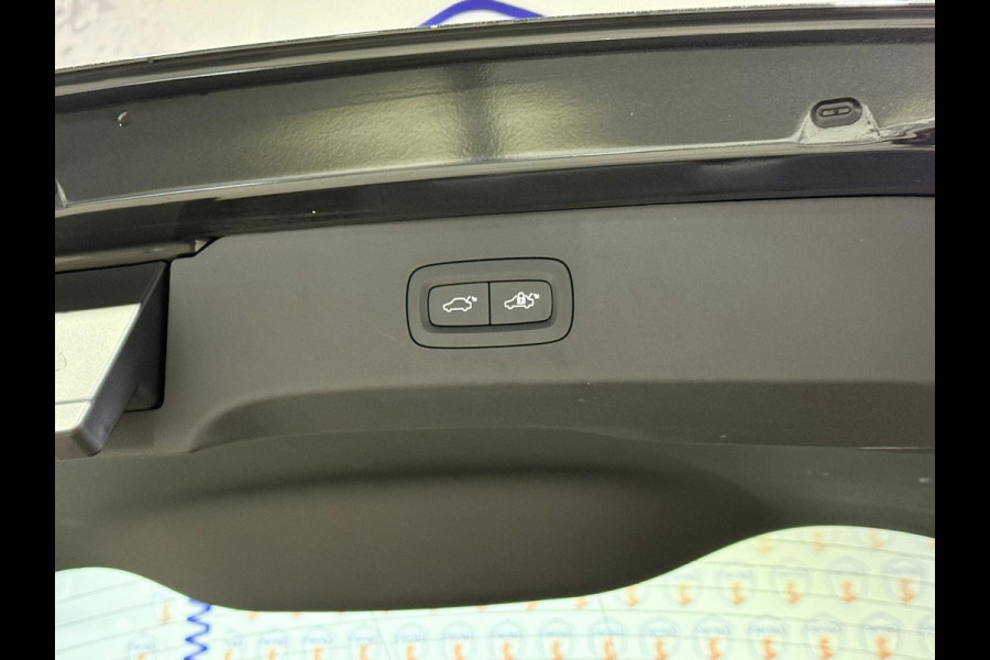 Lynk & Co 01 1.5 Mild Hybride/PANO/ACC/CAMERA/BLIS/APPLE-CARPLAY