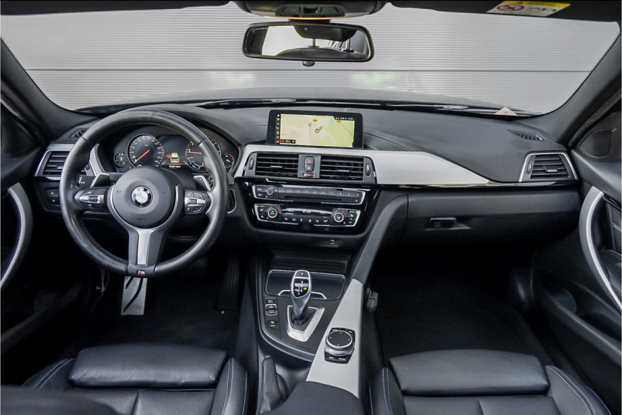BMW 3 Serie Touring 320i Edition M Sport Shadow Pano Navi Pro Camera 19"