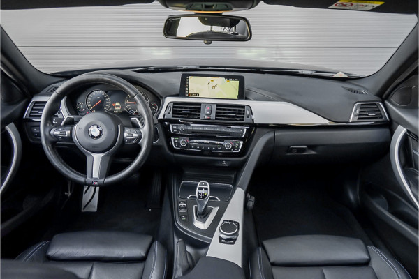 BMW 3 Serie Touring 320i Edition M Sport Shadow Pano Navi Pro Camera 19"