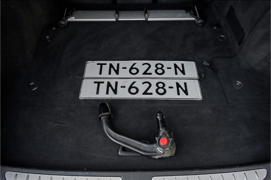 BMW 3 Serie Touring 320i Edition M Sport Shadow Pano Navi Pro Camera 19"