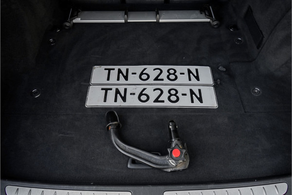 BMW 3 Serie Touring 320i Edition M Sport Shadow Pano Navi Pro Camera 19"