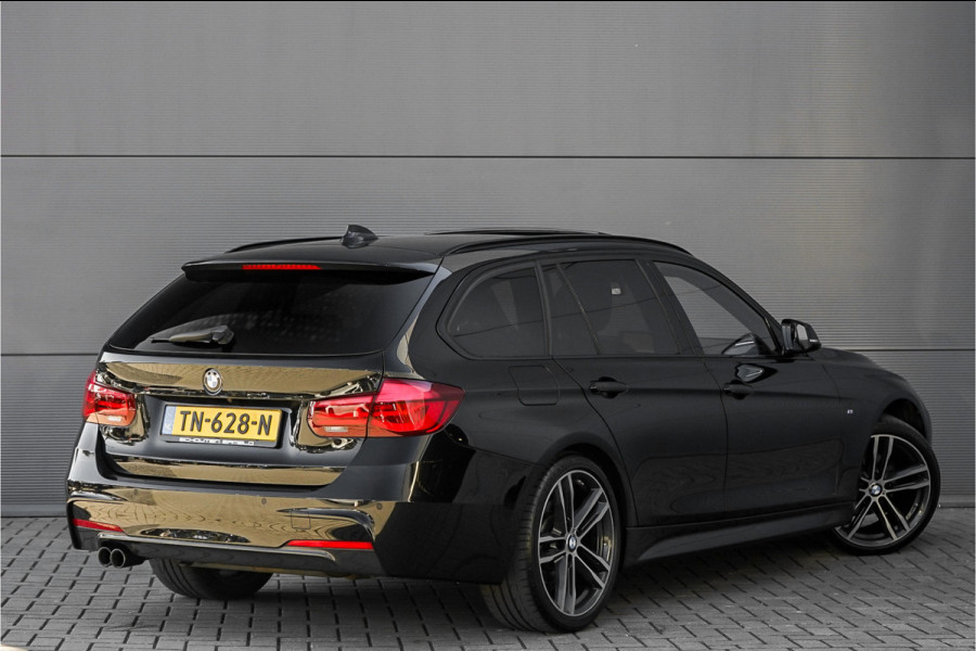 BMW 3 Serie Touring 320i Edition M Sport Shadow Pano Navi Pro Camera 19"