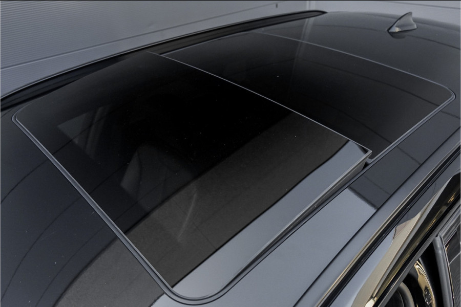 BMW 3 Serie Touring 320i Edition M Sport Shadow Pano Navi Pro Camera 19"