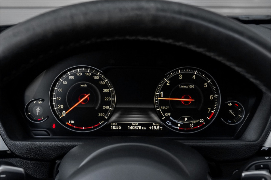 BMW 3 Serie Touring 320i Edition M Sport Shadow Pano Navi Pro Camera 19"