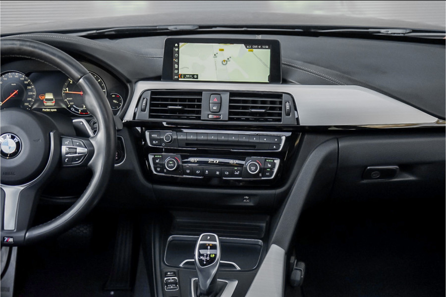 BMW 3 Serie Touring 320i Edition M Sport Shadow Pano Navi Pro Camera 19"
