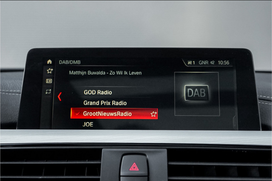 BMW 3 Serie Touring 320i Edition M Sport Shadow Pano Navi Pro Camera 19"