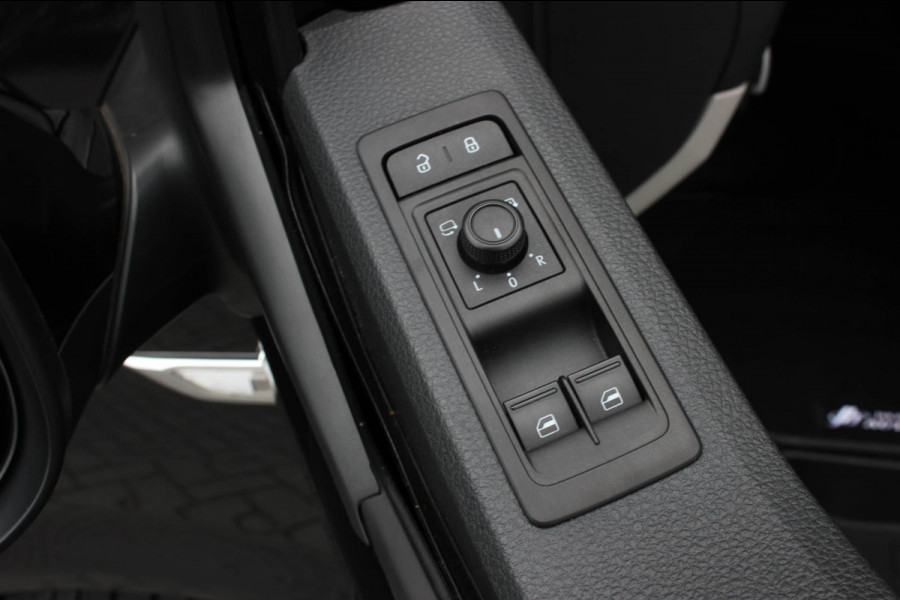 Volkswagen Transporter 2.0 TDI L2H1 DC 150PK JB- EDTION / LEDEREN BEKLEDING / TREKHAAK / APPLE CARPLAY / AIRCO / NAVIGATIE / FULL