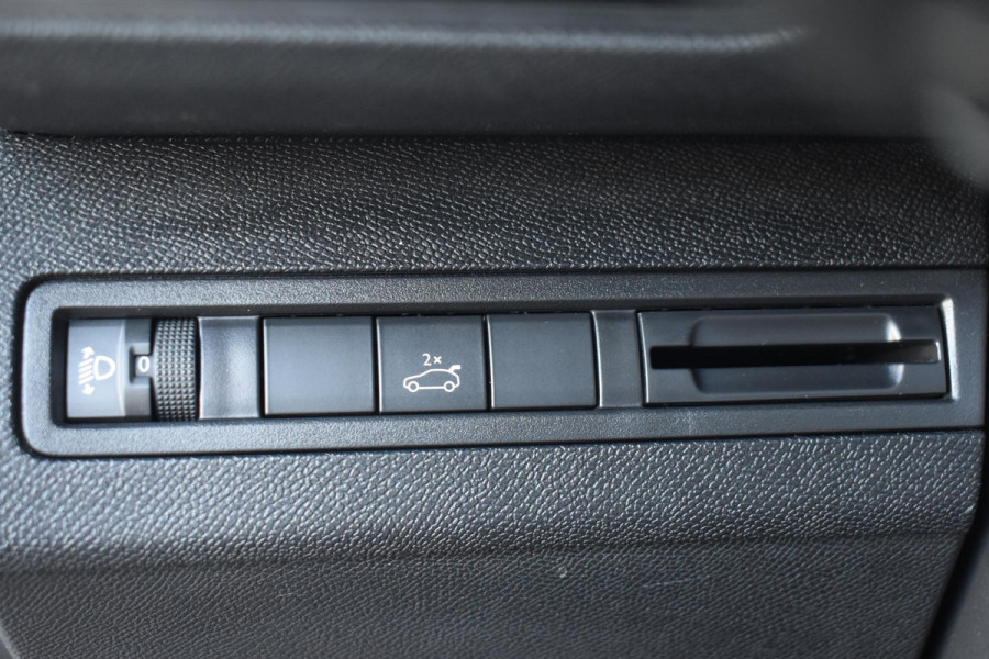 Peugeot 3008 1.2 PureTech 130PK Allure | Carplay | Camera | 19 inch. | Incl. garantie